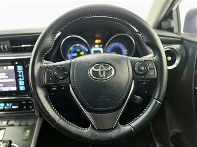 2014 Toyota Prius - Thumbnail