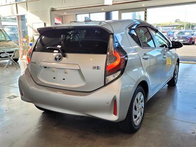 2017 Toyota Aqua - Thumbnail