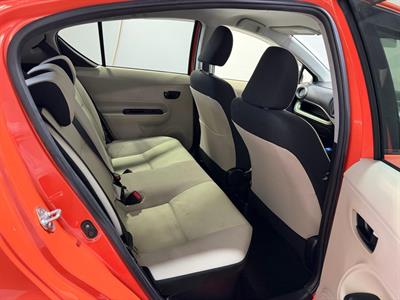 2013 Toyota Aqua - Thumbnail