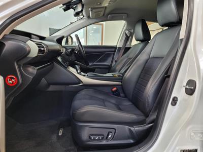 2014 Lexus IS 300h - Thumbnail