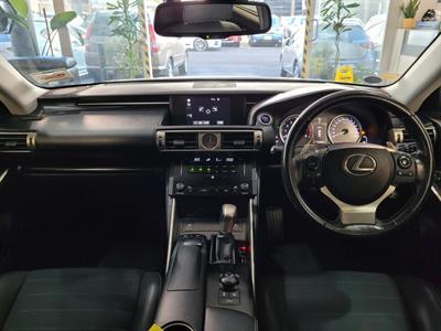 2014 Lexus IS 300h - Thumbnail