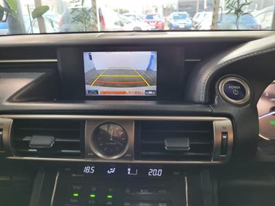 2014 Lexus IS 300h - Thumbnail