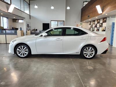 2014 Lexus IS 300h - Thumbnail