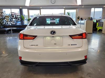2014 Lexus IS 300h - Thumbnail
