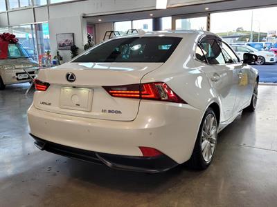 2014 Lexus IS 300h - Thumbnail