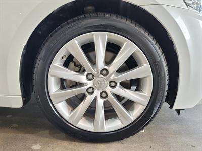 2014 Lexus IS 300h - Thumbnail