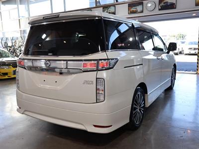 2018 Nissan Elgrand - Thumbnail