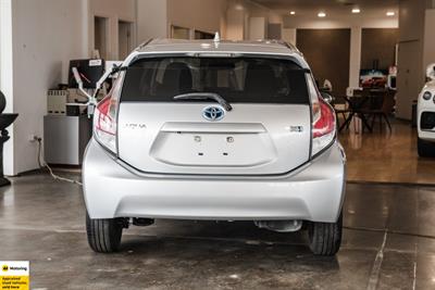 2016 Toyota Aqua - Thumbnail