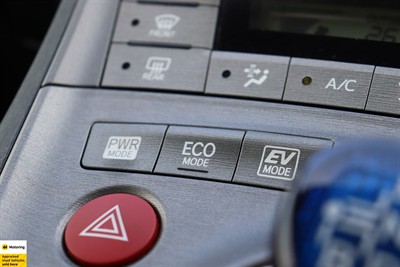 2013 Toyota Prius - Thumbnail