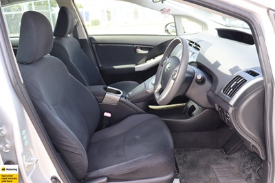 2013 Toyota Prius - Thumbnail