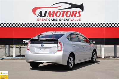 2013 Toyota Prius - Thumbnail