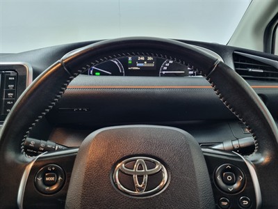2015 Toyota Sienta - Thumbnail