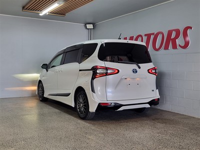 2015 Toyota Sienta - Thumbnail