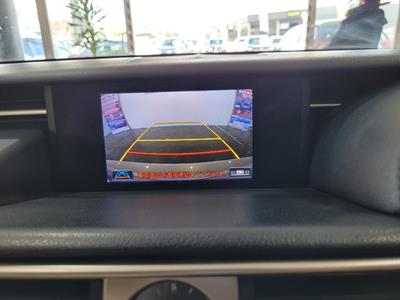 2013 Lexus IS 300h - Thumbnail