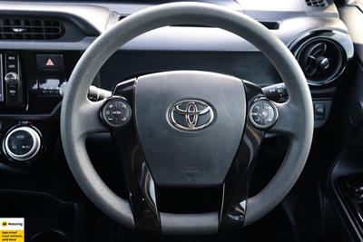 2016 Toyota Aqua - Thumbnail