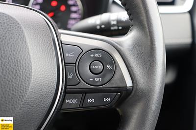 2021 Toyota RAV4 - Thumbnail