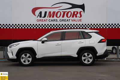 2021 Toyota RAV4 - Thumbnail