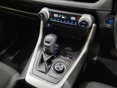 2022 Toyota RAV4 - Thumbnail