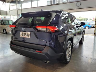 2022 Toyota RAV4 - Thumbnail
