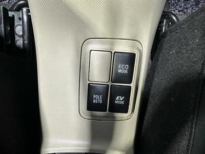 2012 Toyota Aqua - Thumbnail