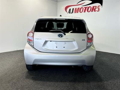 2012 Toyota Aqua - Thumbnail