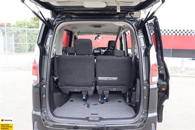 2018 Nissan Serena - Thumbnail