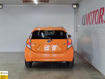 2016 Toyota Aqua - Thumbnail