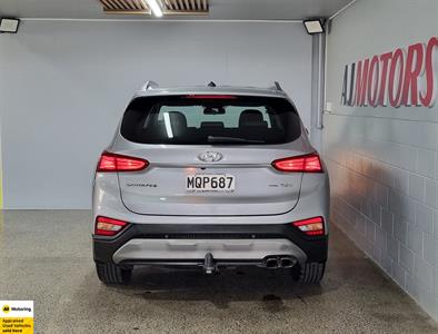 2020 Hyundai Santa Fe - Thumbnail