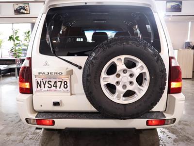 2006 Mitsubishi Pajero - Thumbnail