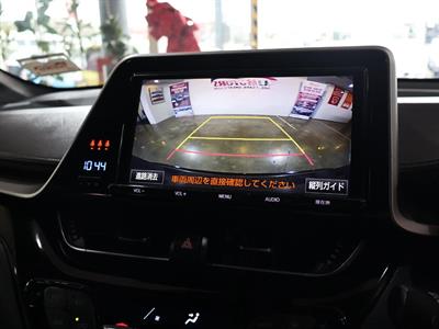 2017 Toyota C-HR - Thumbnail