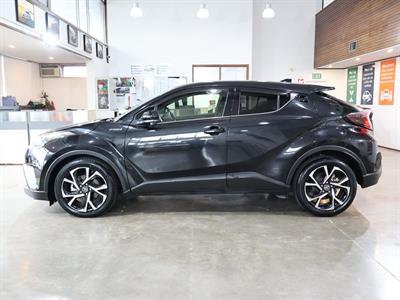 2017 Toyota C-HR - Thumbnail