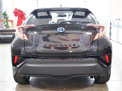 2017 Toyota C-HR - Thumbnail