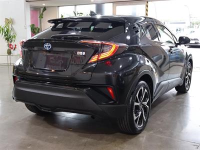 2017 Toyota C-HR - Thumbnail