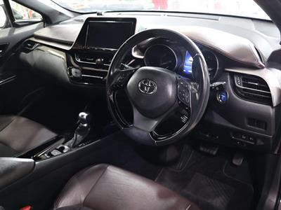 2017 Toyota C-HR - Thumbnail