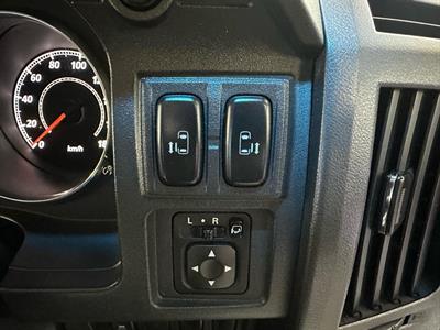 2014 Mitsubishi Delica - Thumbnail