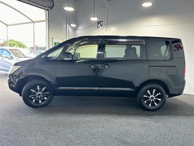 2014 Mitsubishi Delica - Thumbnail