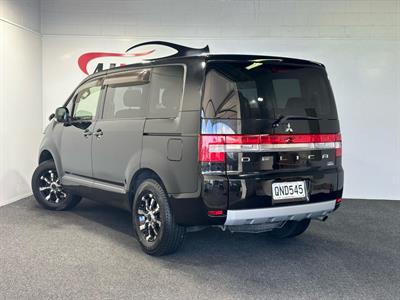2014 Mitsubishi Delica - Thumbnail