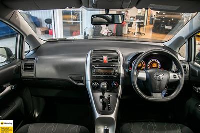 2011 Toyota Corolla - Thumbnail