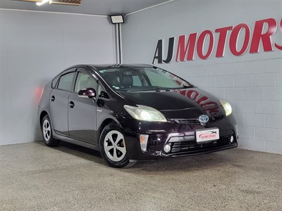 2013 Toyota Prius - Thumbnail