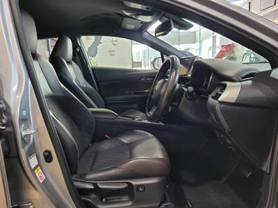 2017 Toyota C-HR - Thumbnail