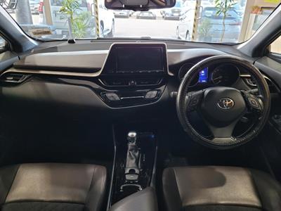 2017 Toyota C-HR - Thumbnail