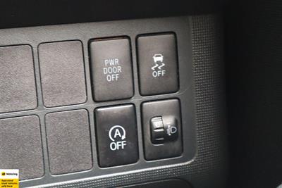2013 Toyota Porte - Thumbnail