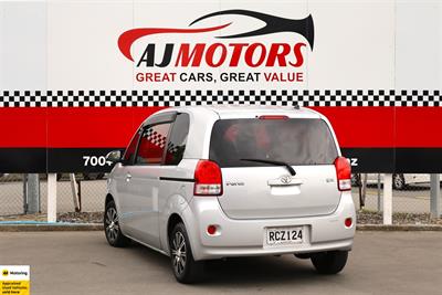 2013 Toyota Porte - Thumbnail