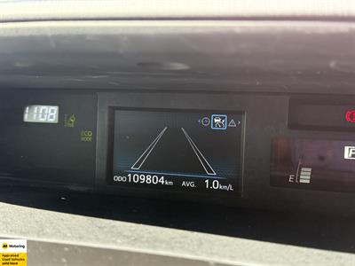 2014 Toyota Prius - Thumbnail