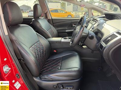 2014 Toyota Prius - Thumbnail