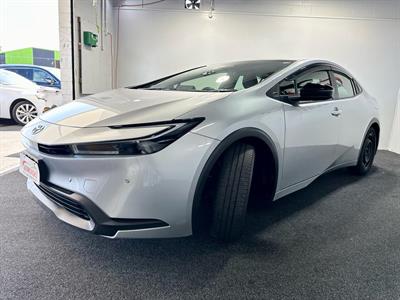 2023 Toyota Prius - Thumbnail