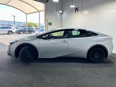 2023 Toyota Prius - Thumbnail