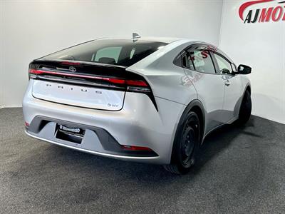 2023 Toyota Prius - Thumbnail