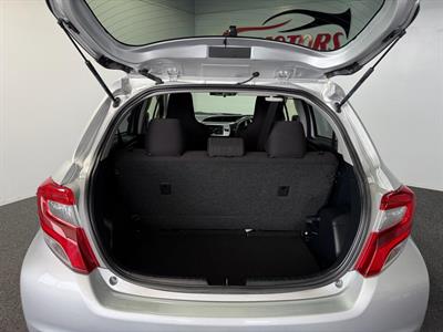 2015 Toyota Vitz - Thumbnail