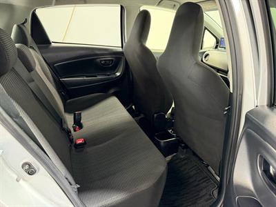 2015 Toyota Vitz - Thumbnail